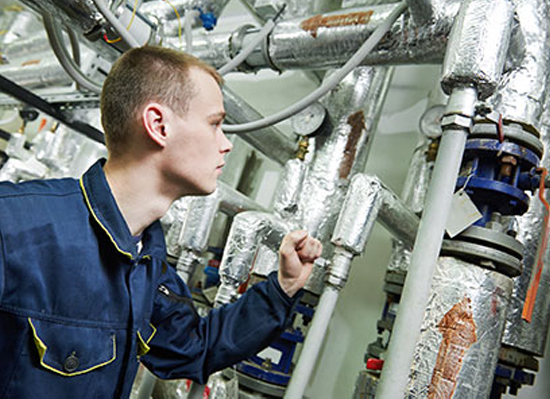 A man holding a handle of a water tank | Commercial Plumbing Woodbridge VA